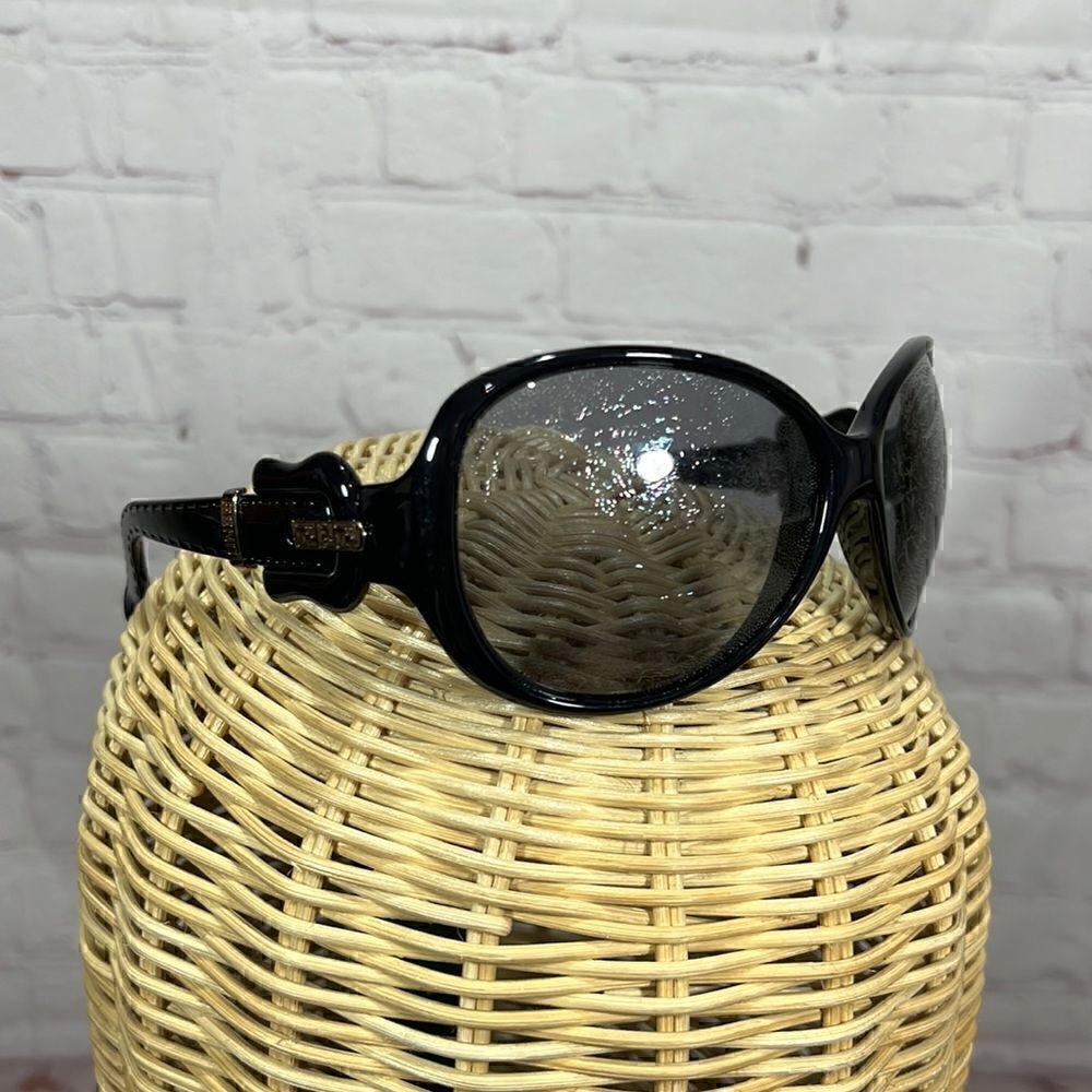 FENDI Buckle Tinted Sunglasses Guc - Picture 9 of 17